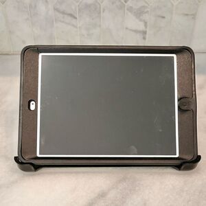Apple Ipad Mini Silver 2012 First Generation Model - Silver